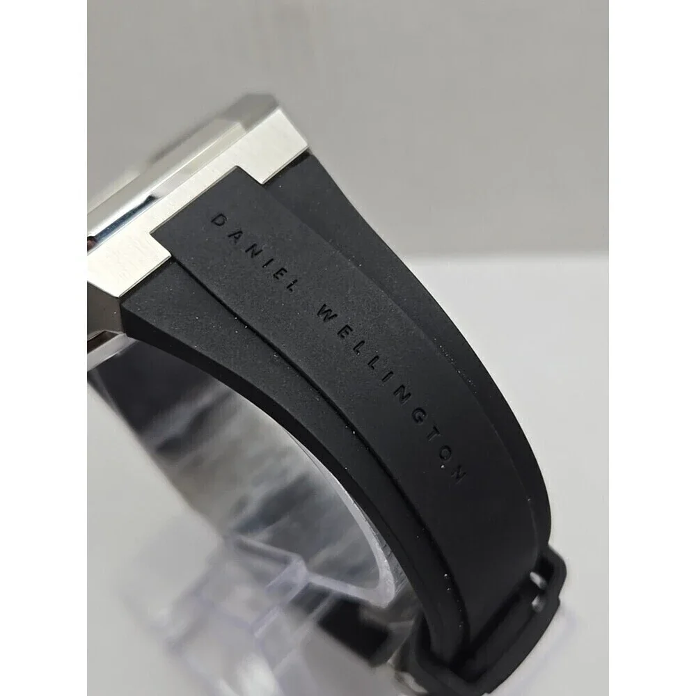 Daniel Wellington case exterior